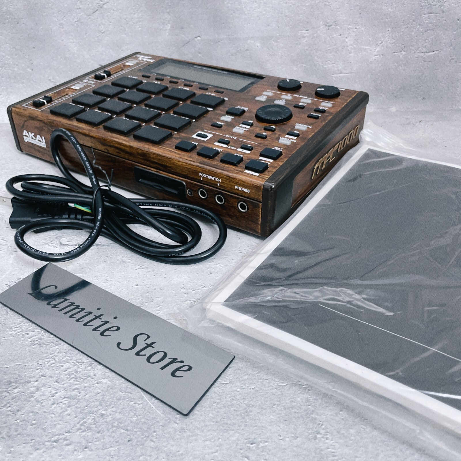 AKAI サンプリングマシン MPC1000 BK-N