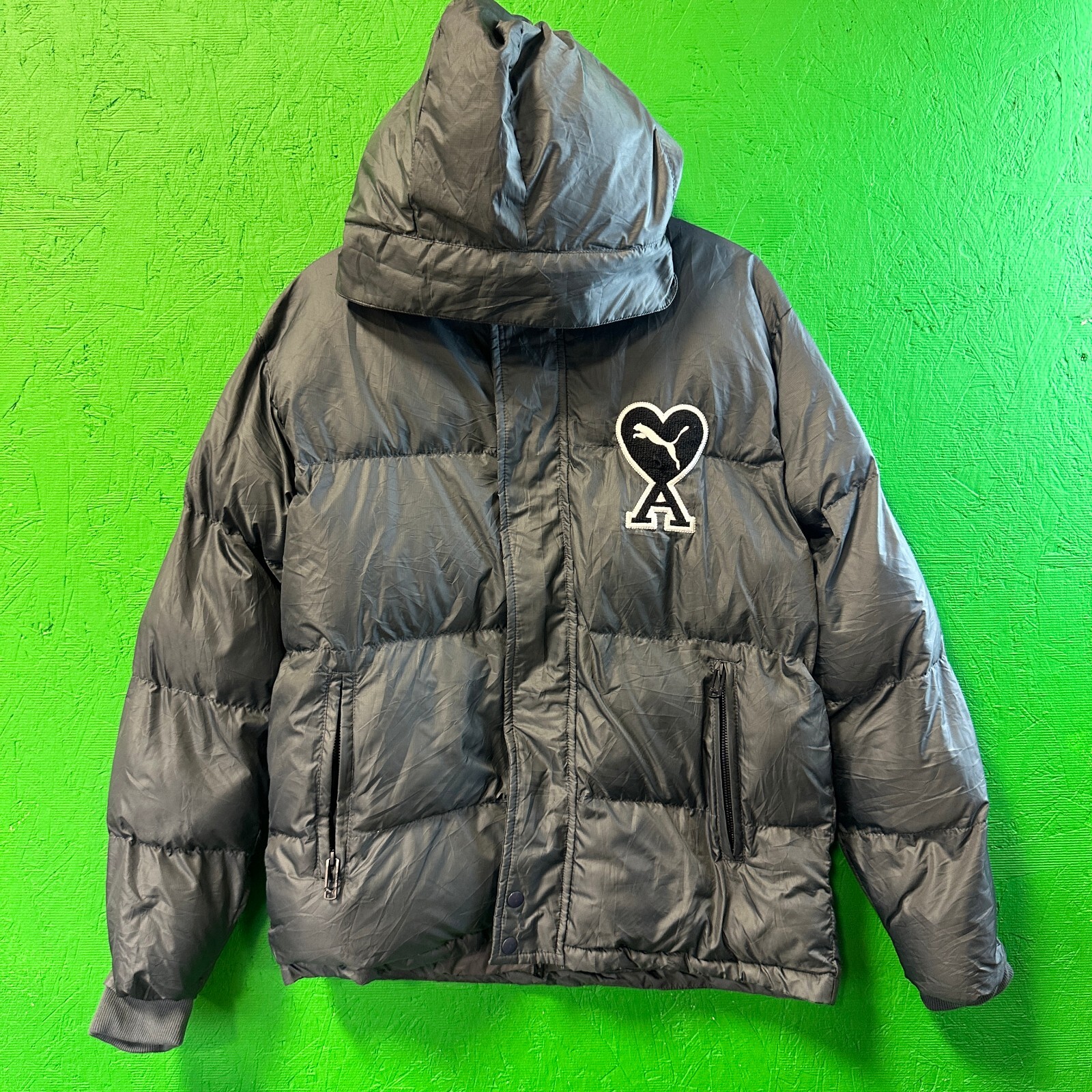 【PUMA×AMI】PUFFER JACKET Puma PUMA x AMI Puffer Jacket Pink | BSTN Store
