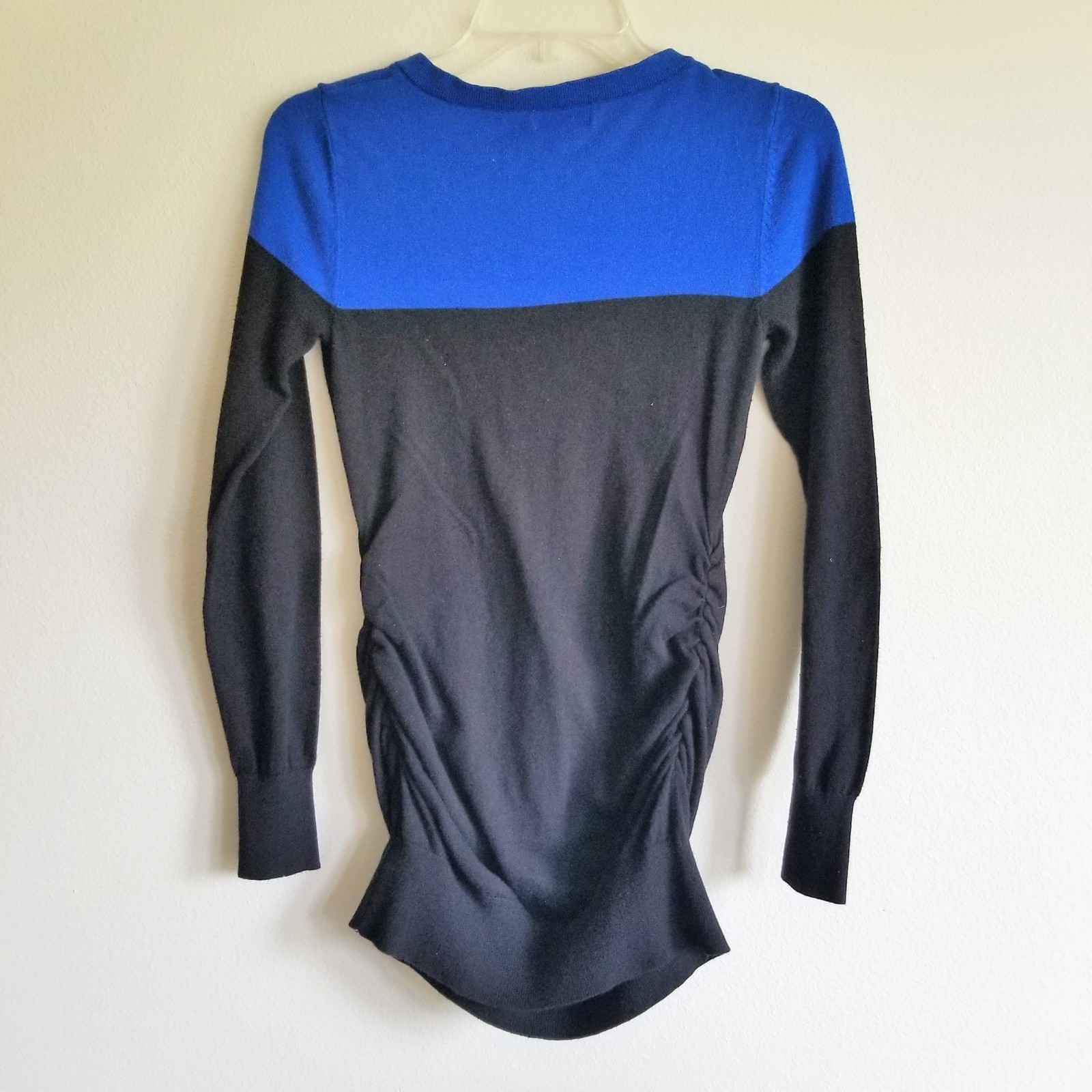 Liz Lange Maternity Tunic Sweater size XS black blue v-neck long sleeve