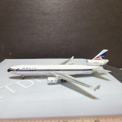 1/400 DELTA AIR LINES MD-11 WIDGET COLORS N806DE PHOENIX MODEL