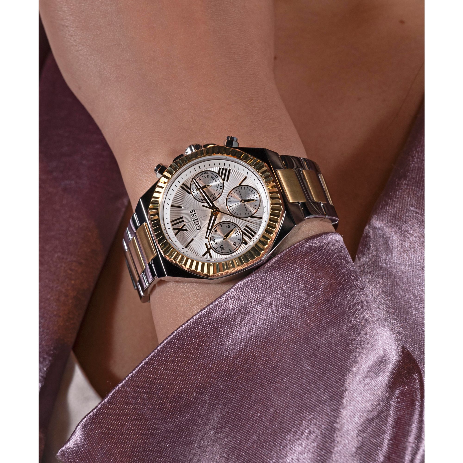 Pre-owned Guess Women Watch Equality Gw0769l3 Stainless Steel