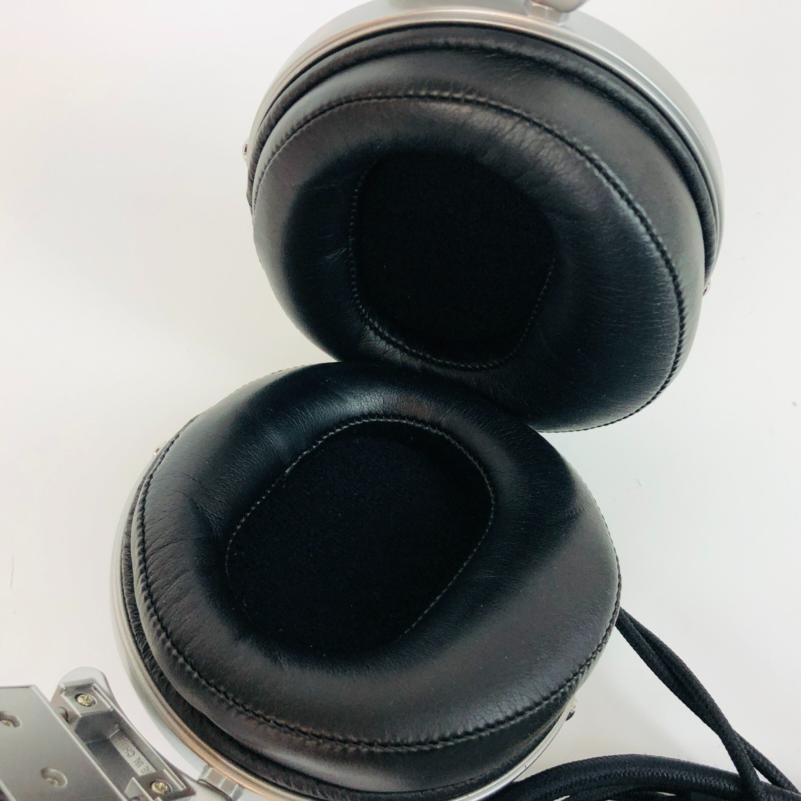 DENON AH-D2000 Around-Ear Stereo Headphones Enclosed