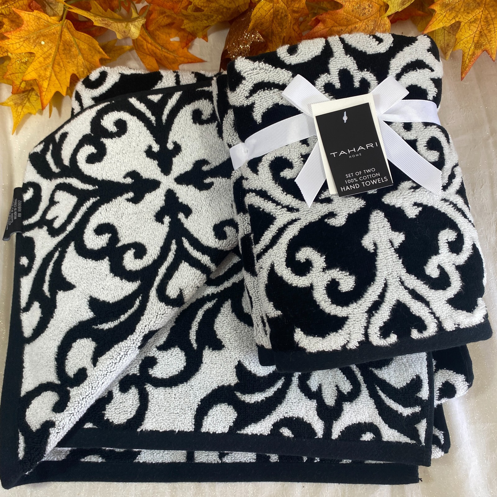 TAHARI Black & White Damask Reversible Plush Bathroom Towel 100% Cotton Set of 4