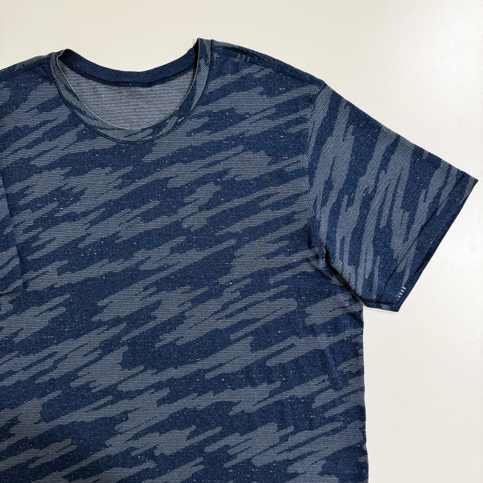 Lululemon Metal Vent Breathe SS Scatter Surface Tempest Blue Midnight Shadow XL