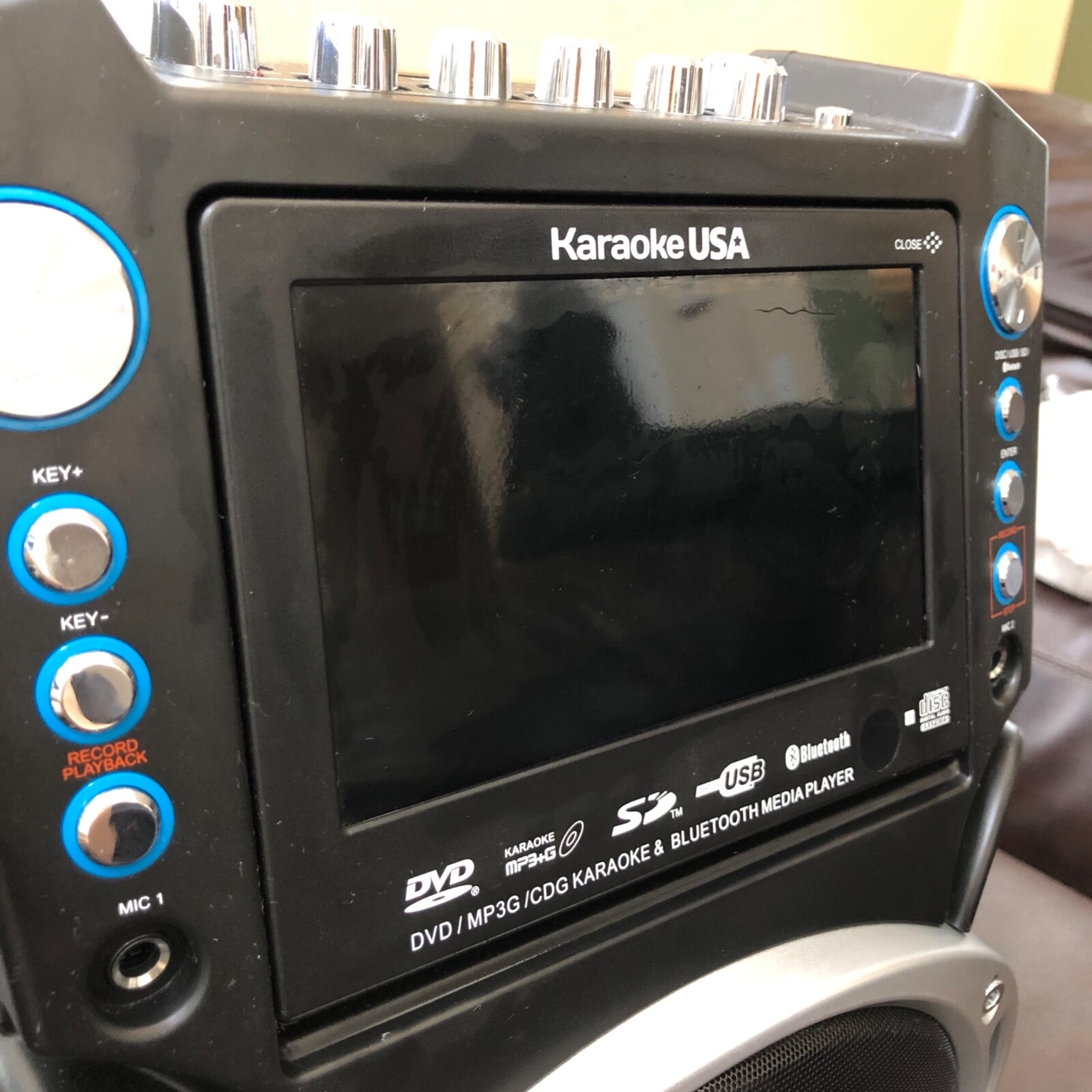 Karaoke USA DVD/CDG/MP3G Karaoke Machine w/ 7