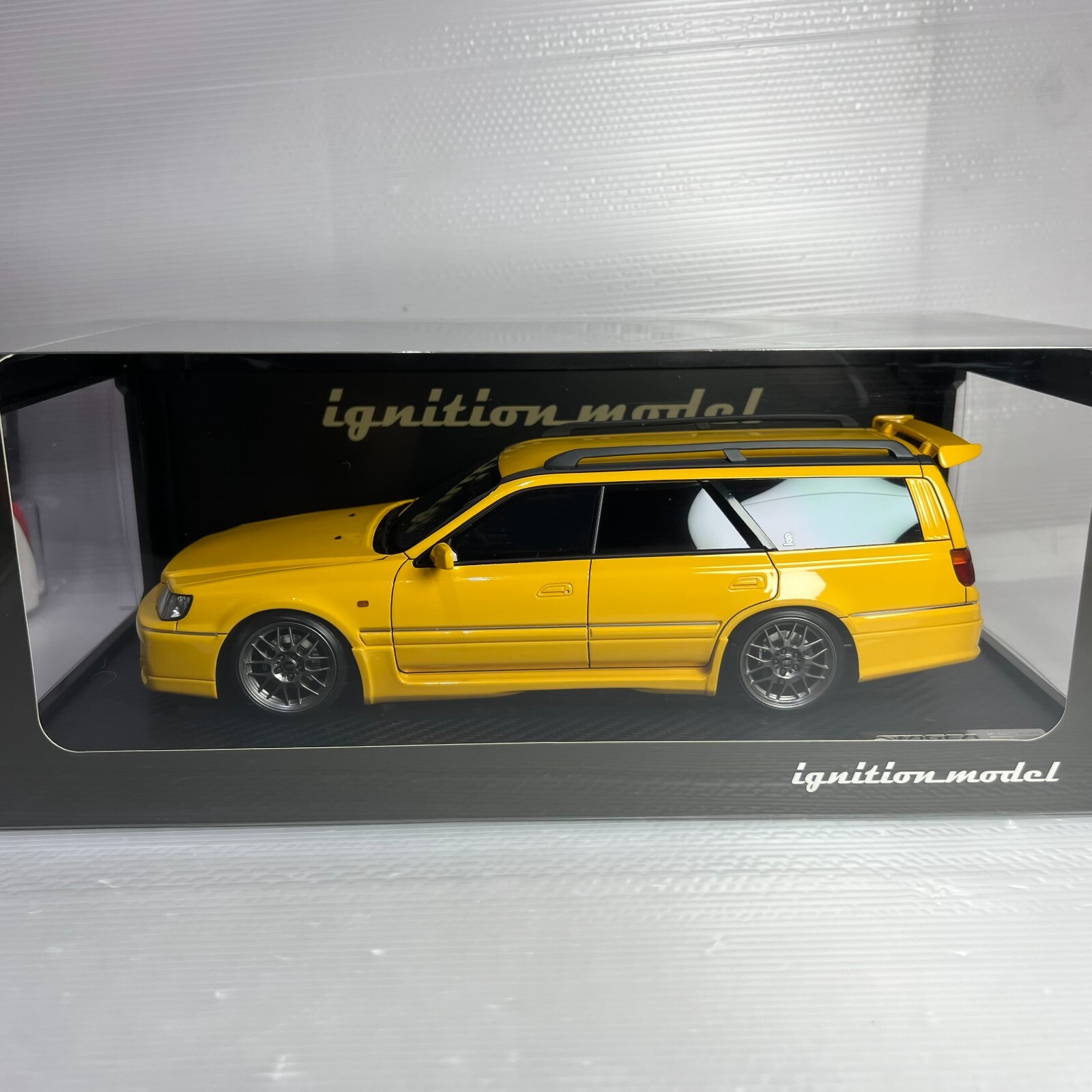 ignition model 1/18 ニッサン STAGEA 260RS Ignition Model 1:18 Nissan STAGEA 260RS (WGNC34) White With