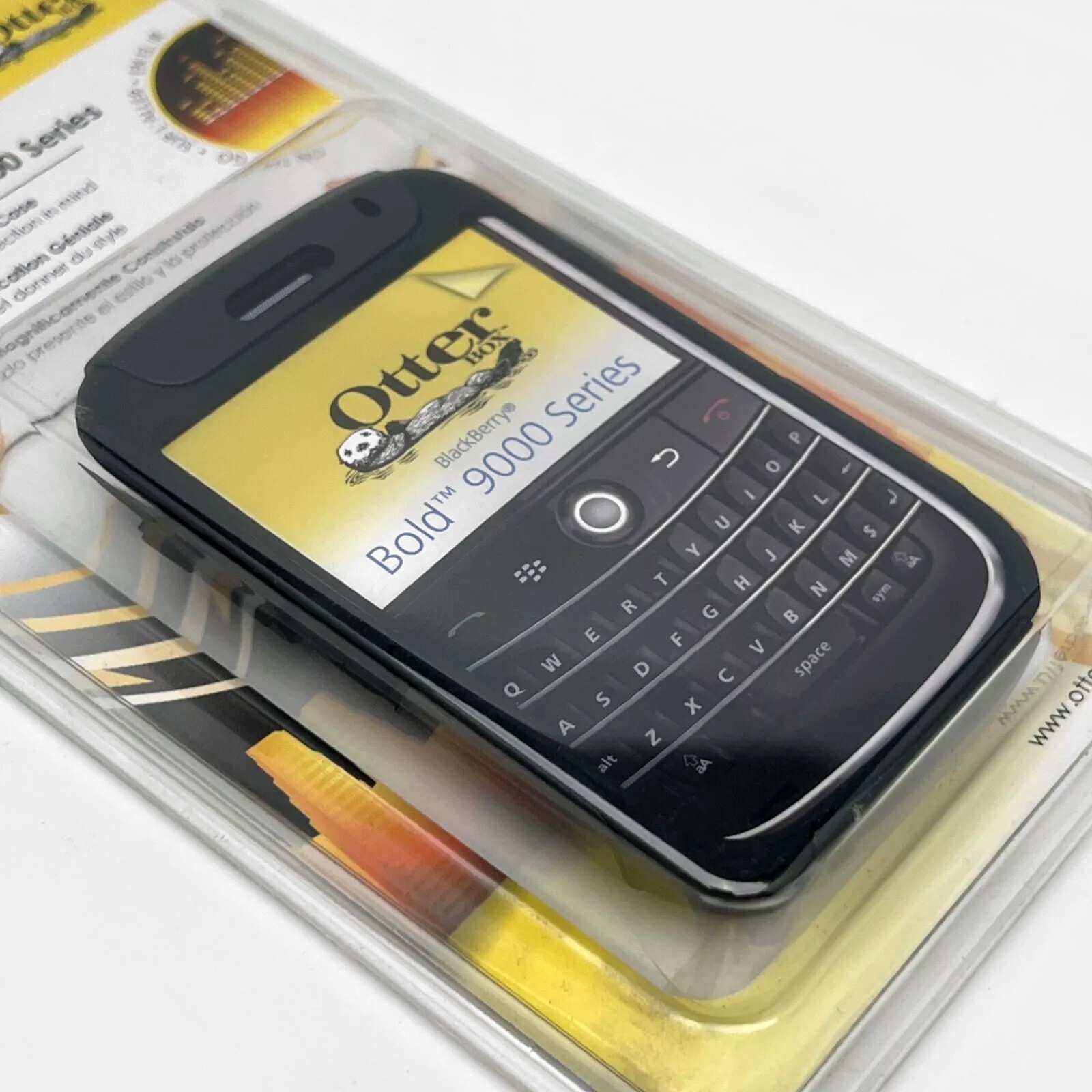 OtterBox BlackBerry Bold 9000 Black Commuter Hybrid Dual-Layer Case Cover