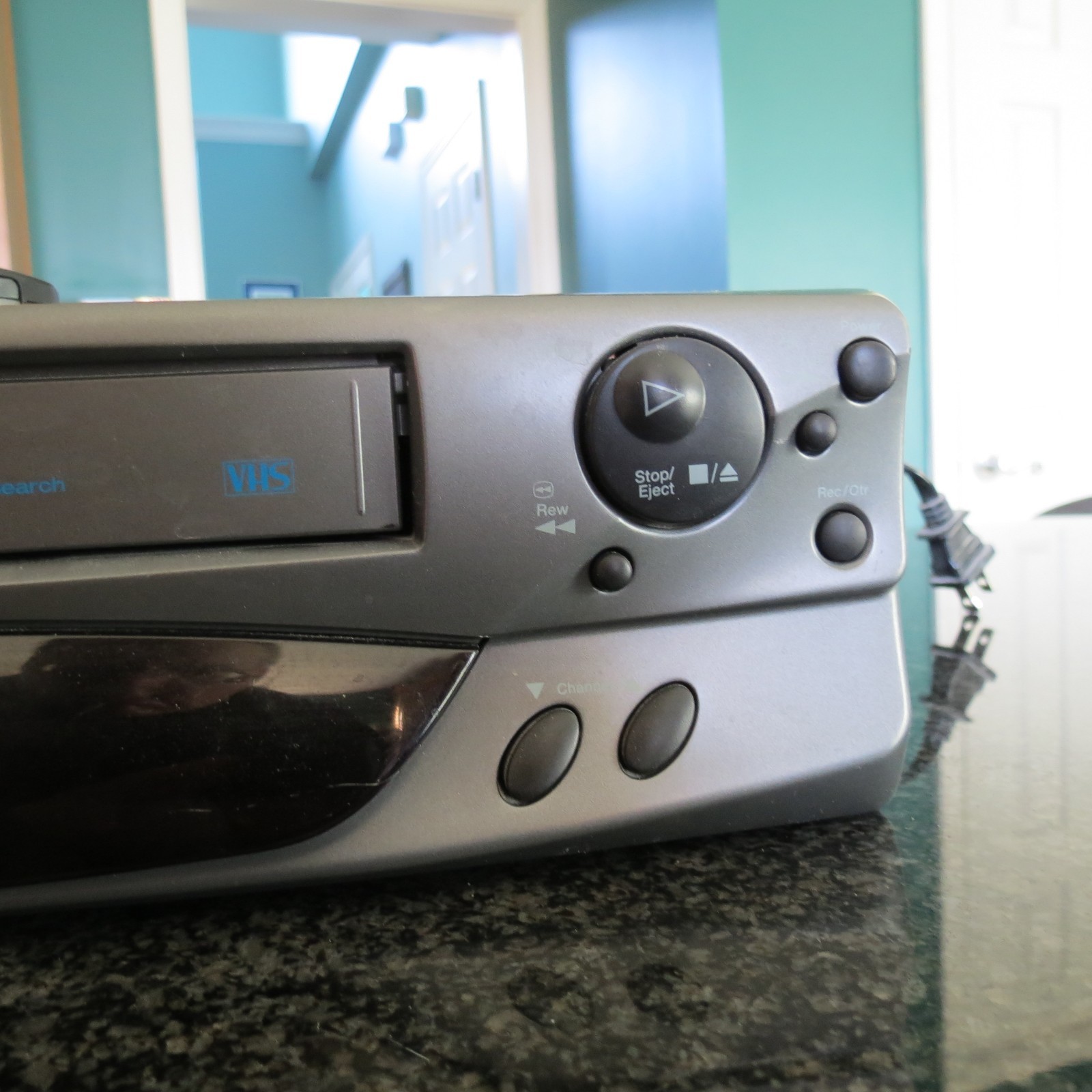 Broksonic 4 head hi-fi stereo vhs player with remote