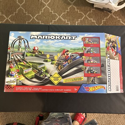 Hot Wheels Mario Kart Circuit Track Set With Yoshi Princess Peach Luigi Complete
