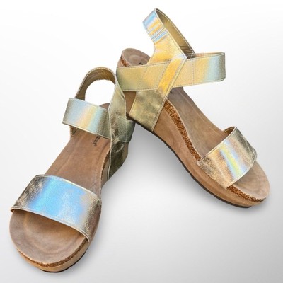 NWOB Pierre Dumas Chantal-2 Distressed Metallic Gold Platform Wedge Sandal sz 9