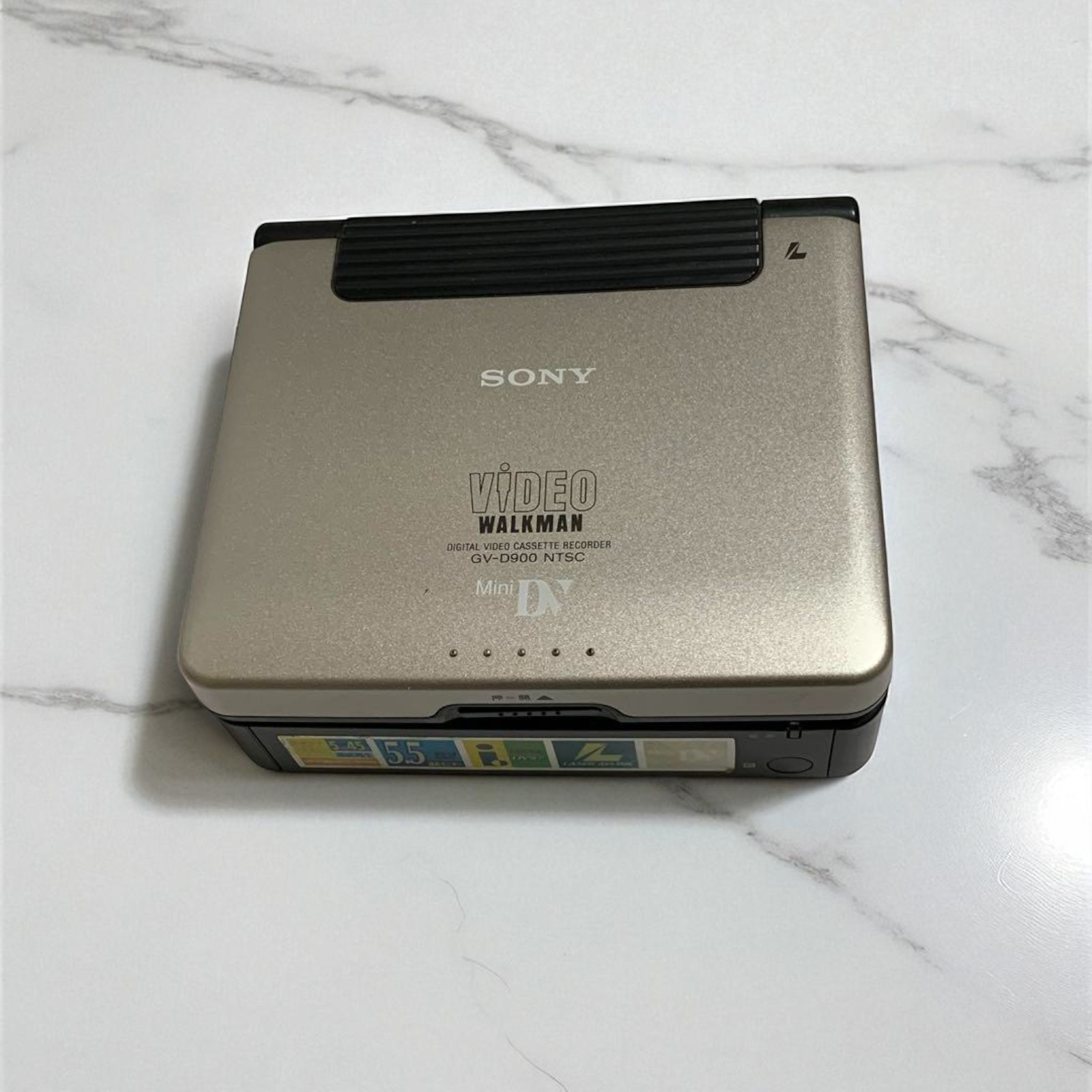 ビデオカメラ SONY VIDEOWALKMAN GV-D900 Sony GV-D900 Video Walkman Digital8 Hi8 8mm Player Recorder