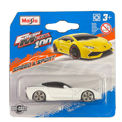 Maisto 2022 Fresh Metal White 2014 C7 Chevrolet Corvette 1:64 Scale