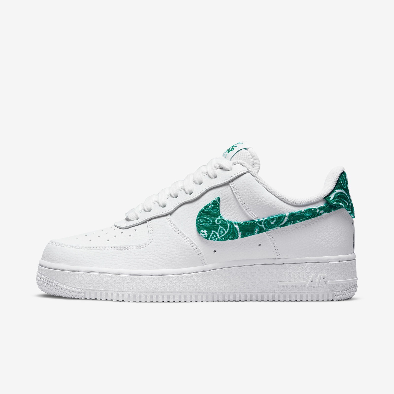 

Женские кроссовки Nike Air Force 1 07 Essential White Green Paisley DH4406-102, White/malachite-white-white, Nike Women Air Force 1 '07 Essential White Green Paisley