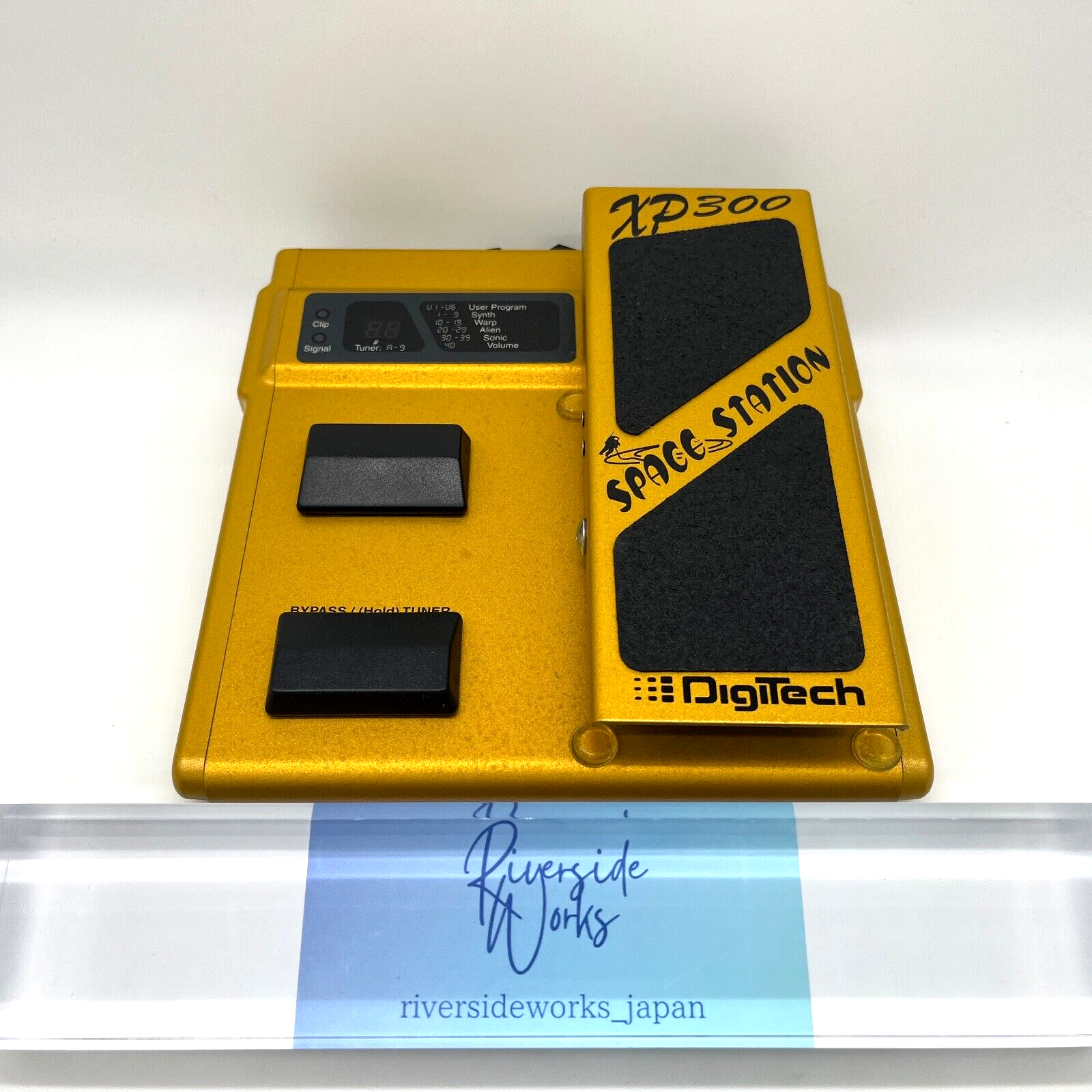 Digitech XP300 Space Station 90s Vintage Effect Pedal Near Digitech XP300 Space Station 90s Vintage Effect Pedal Near