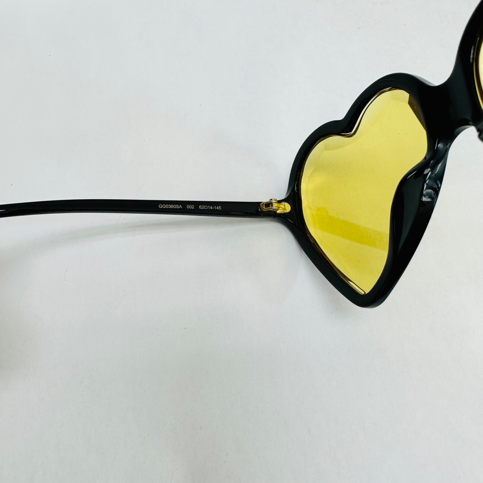 Pre-owned Gucci Hollywood Forever 0360 3d Heart Love Black Yellow Gg0360sa 002 Sunglasses