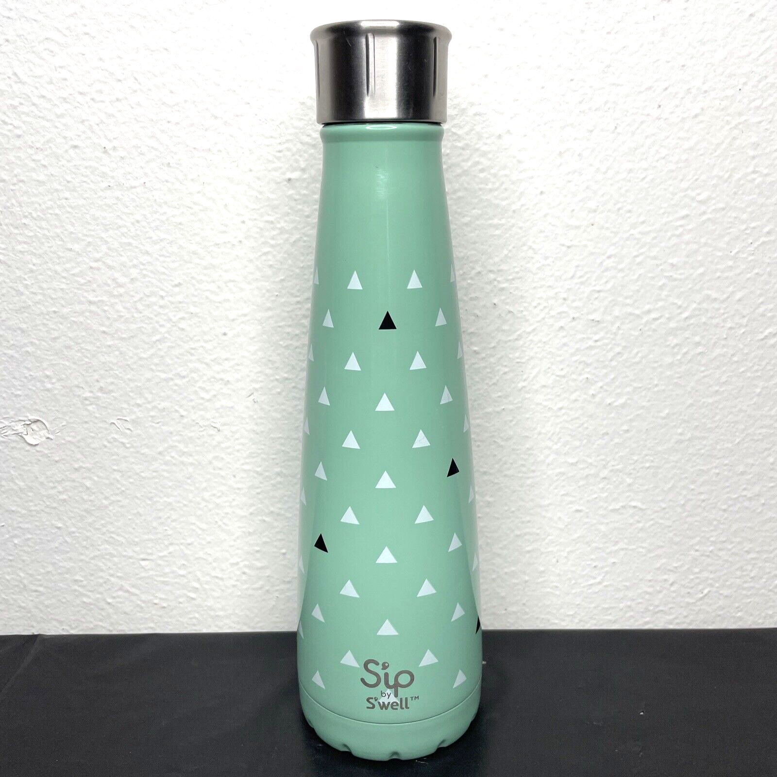 SIP By Swell Sage Green Geometric Tiny Triangles Water Bottle 15 oz