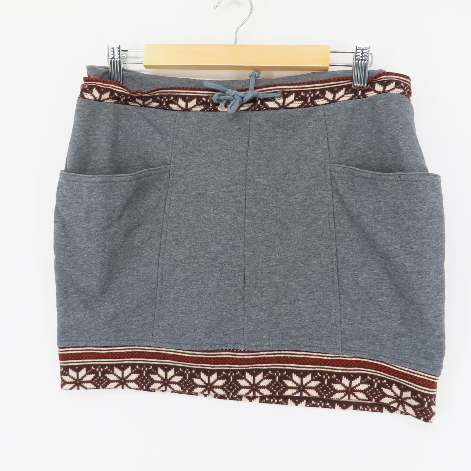 VTWO Womens Size M Grey Mini Skirt Patterned Hem & Waist