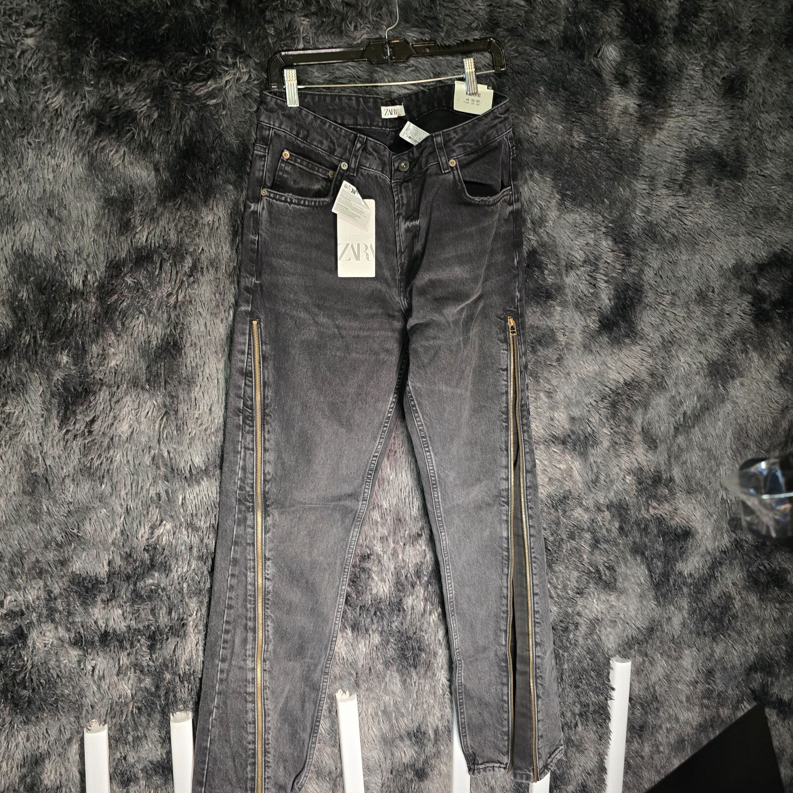 Zara Flare Fit Zippered Jeans – Black – Size EUR 42 / USA 32