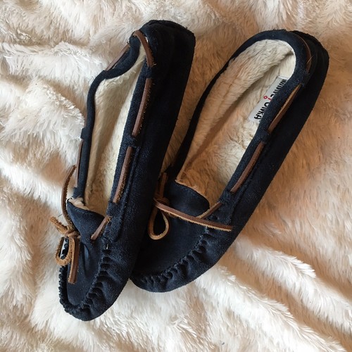 Minnetonka Moccasins Navy Blue Leather Cally Slippers Womens Size 10