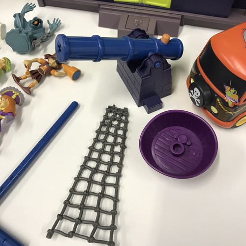Scooby Doo Pirate Fort + Crystal Cove Lighthouse + Figures + Pirate Crew Van
