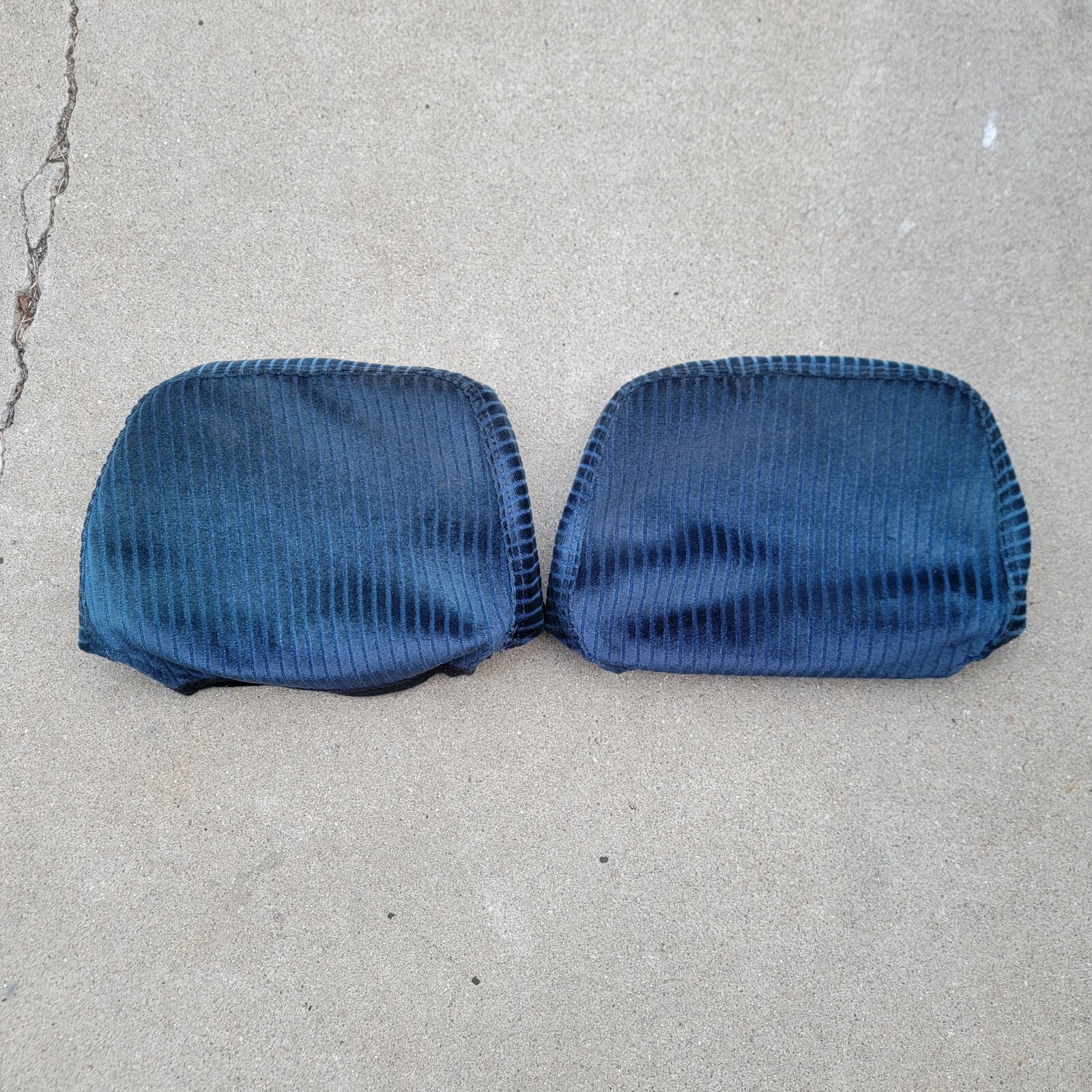 1986-1993 Volvo 240 Sedan GL Blue Velour Rear Headrest