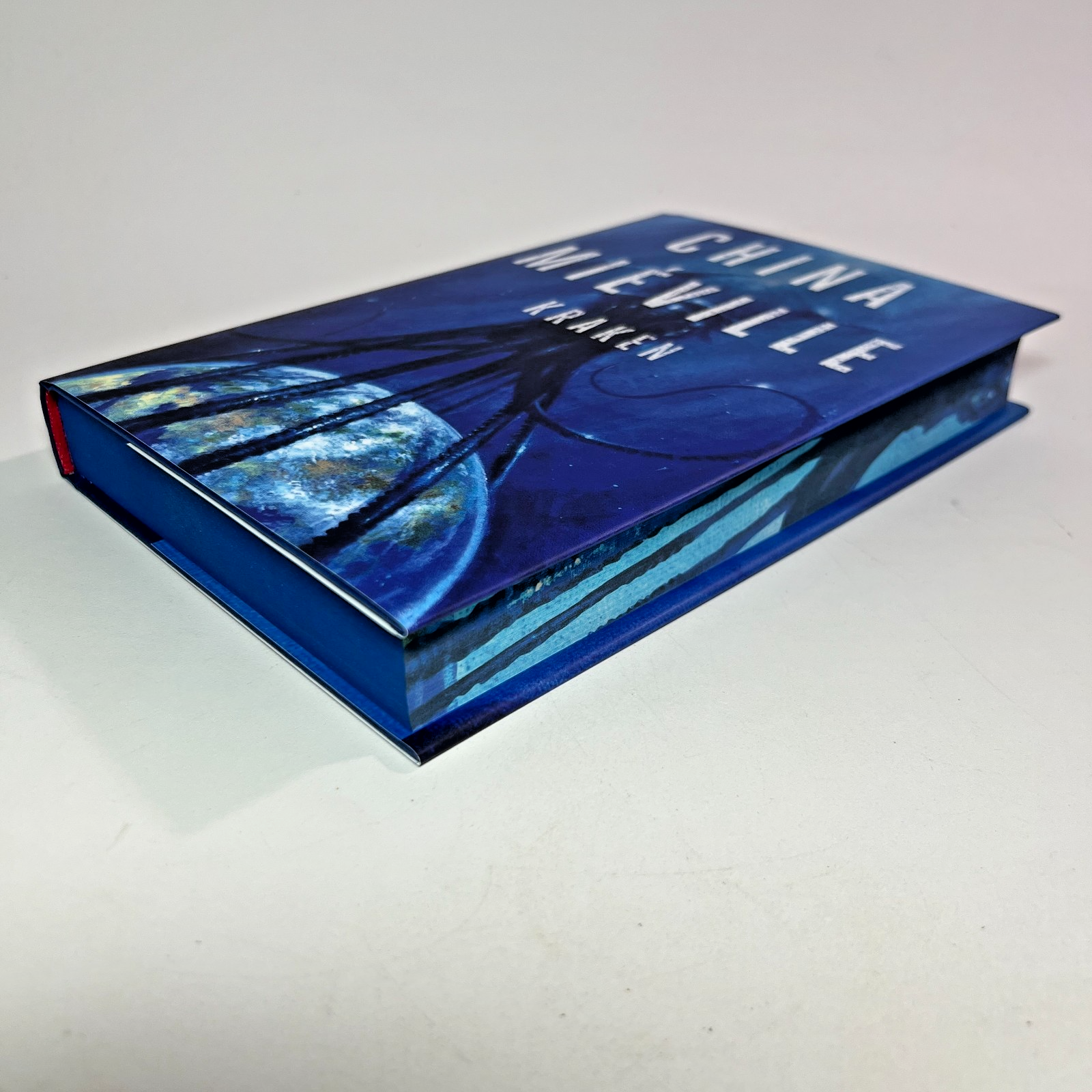 Kraken China Mieville Signed Hardcover Broken Binding Stenciled Edges 1st Ed - photo 5