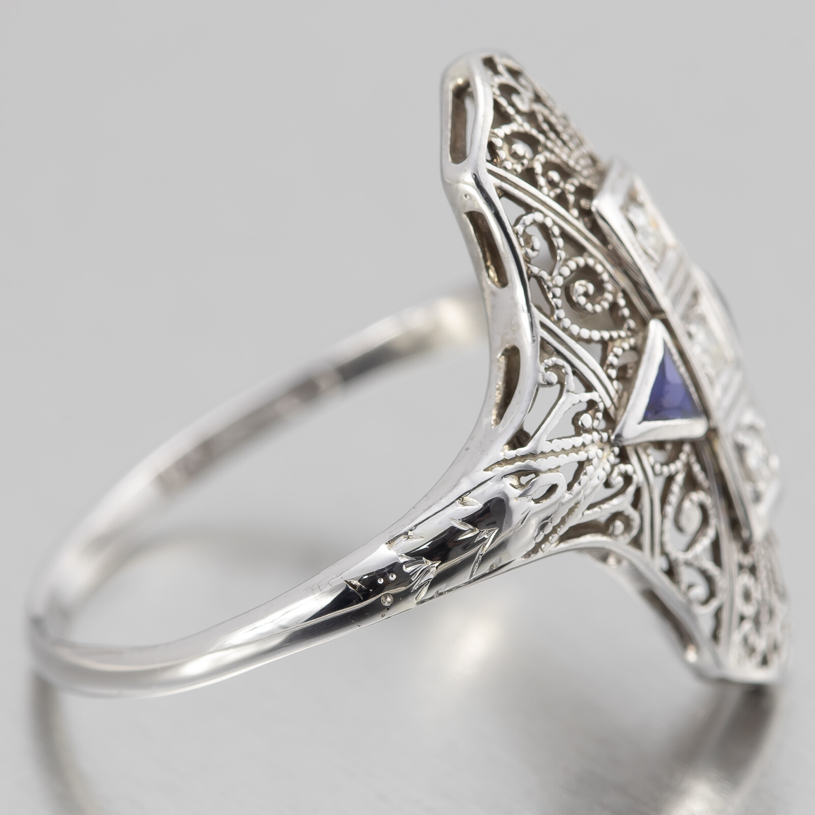 1930s Antique Art Deco 14k Diamond / Sapphire Filigree Shield Ring - Size 8.25