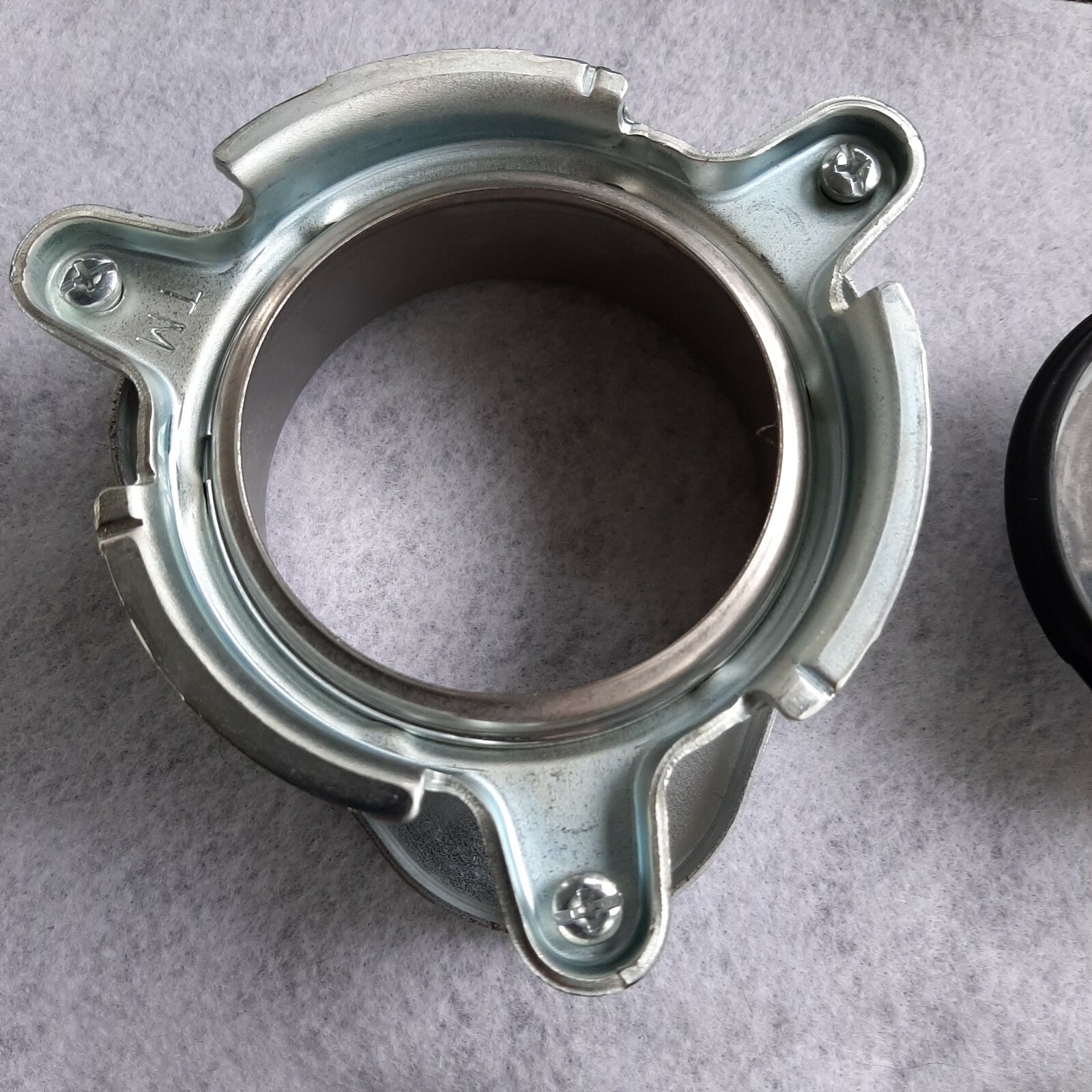 InSinkerator Badger 5 Garbage Disposal Top Mounting Bracket Drain Plug