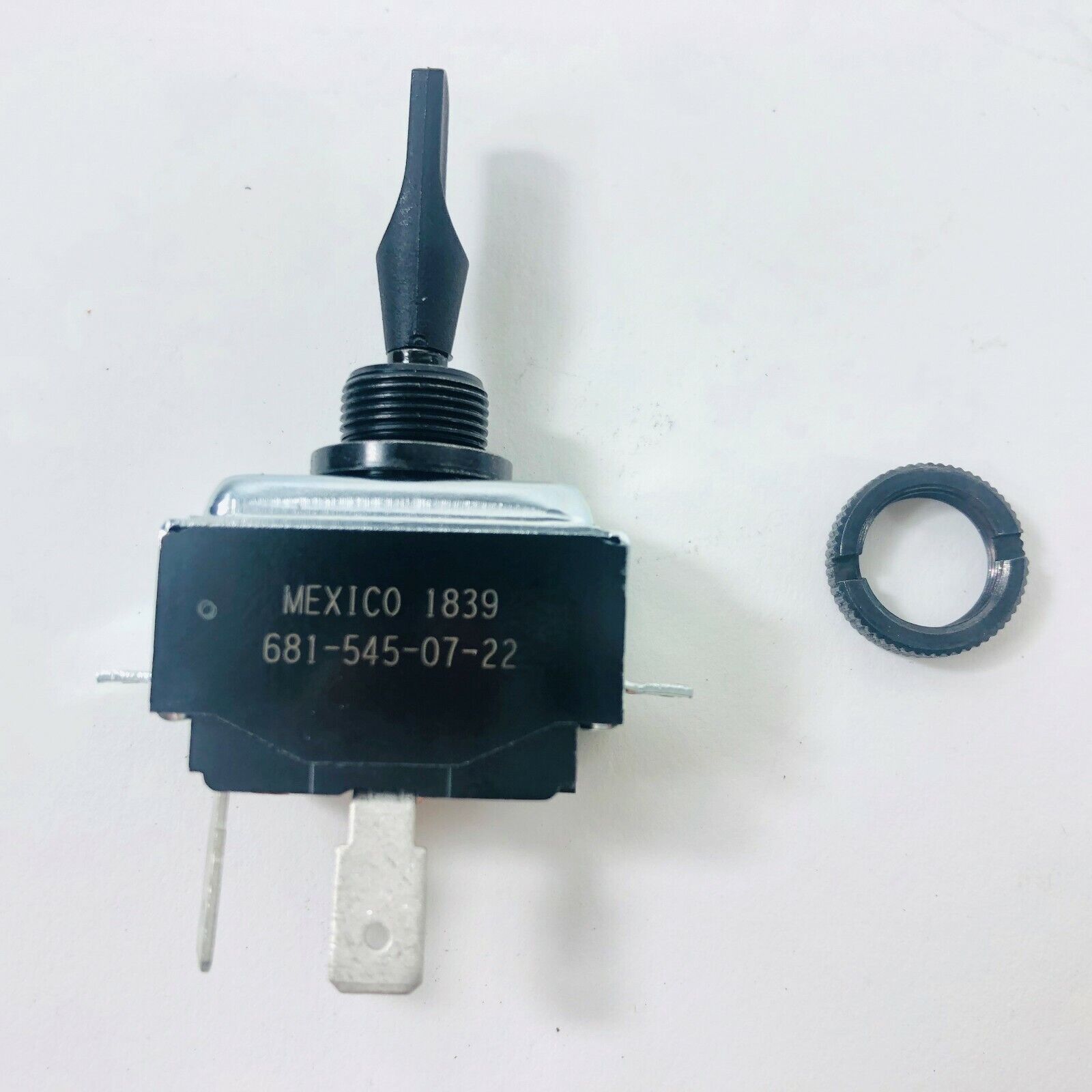 FREIGHTLINER CTH/8956K897 TOGGLE SWITCH OEM, 2 TERMINALS, 2 FREIGHTLINER CTH/8956K897 TOGGLE SWITCH OEM, 2 TERMINALS, 2