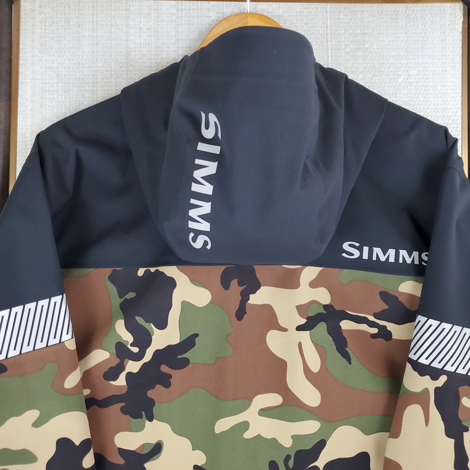 Pre-owned Simms $449  Mens Size Medium 30k Waterproof Woodland Camo Cx Jacket Hood In Multicolor