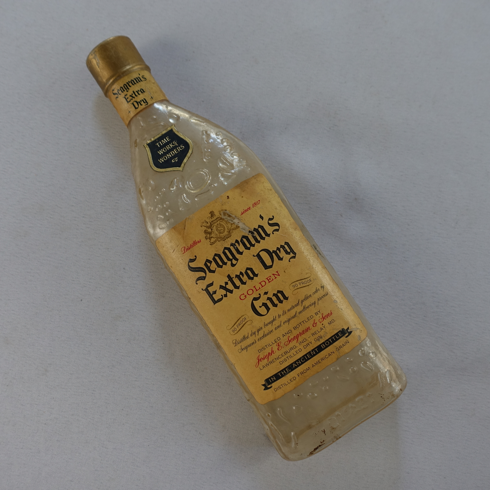 Vintage Seagram’s Extra Dry Golden Gin Store Display Liquor Bottle Plastic Sign