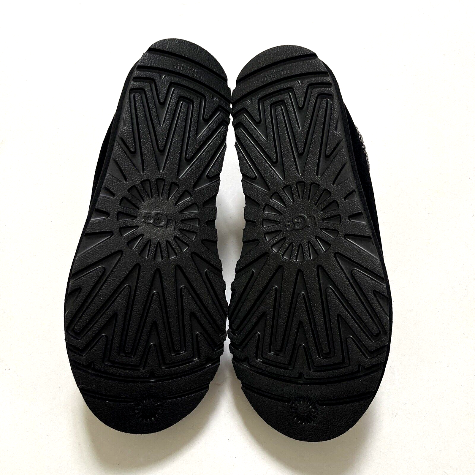 NWOB UGG Tasman Graphic Shadow Suede Slippers Classic Slip-On Size 8 Black