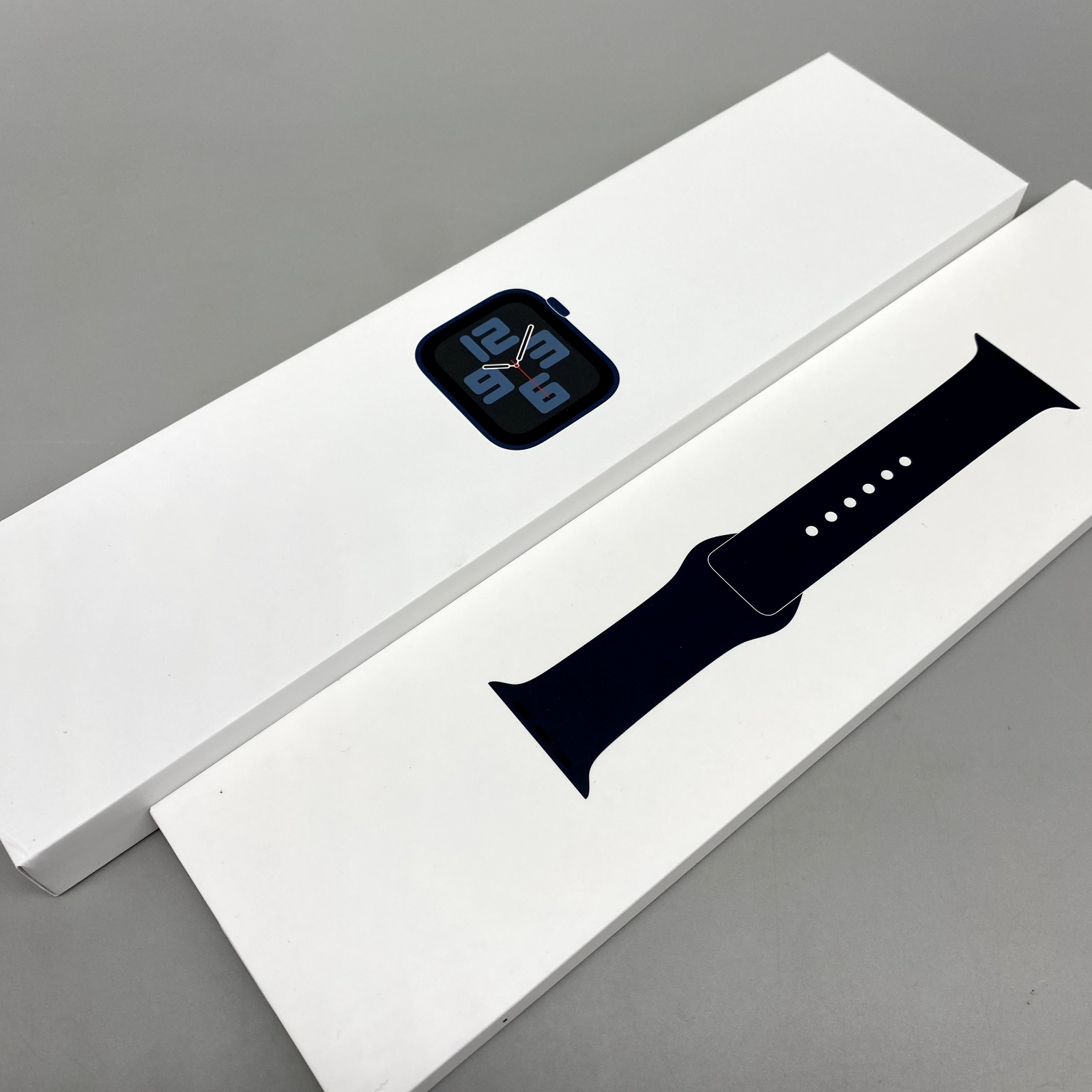 Apple Watch SE 40mm With Silicone Band / Aluminum&ceramic Apple Watch SE 40mm With Silicone Band / Aluminum&ceramic