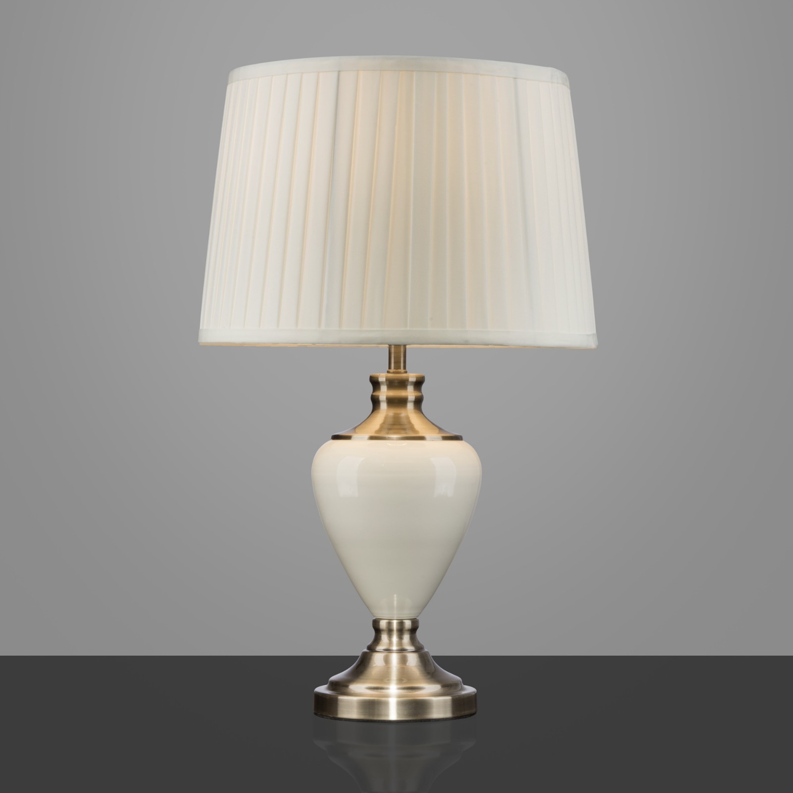 cream ceramic table lamp