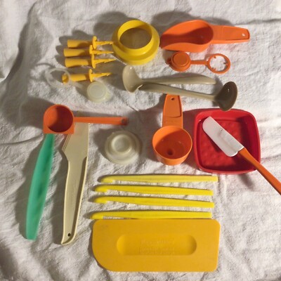Vintage Lot of Tupperware Hostess Party Favor Gifts Giveaways Gadgets (22)