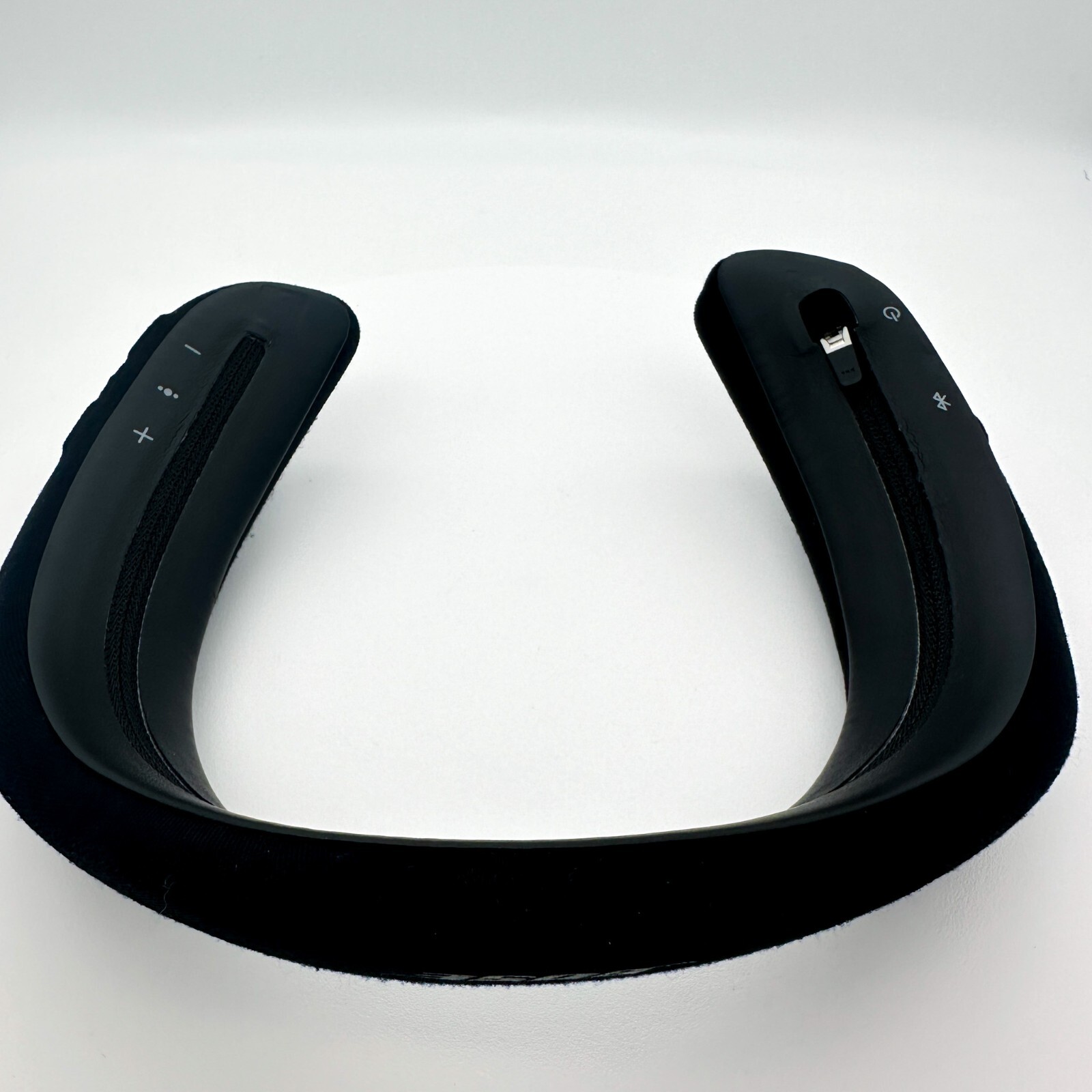 Bose SoundWear Companion Speaker Wearable Neck Speaker Bose SoundWear Companion Speaker Wearable Neck Speaker