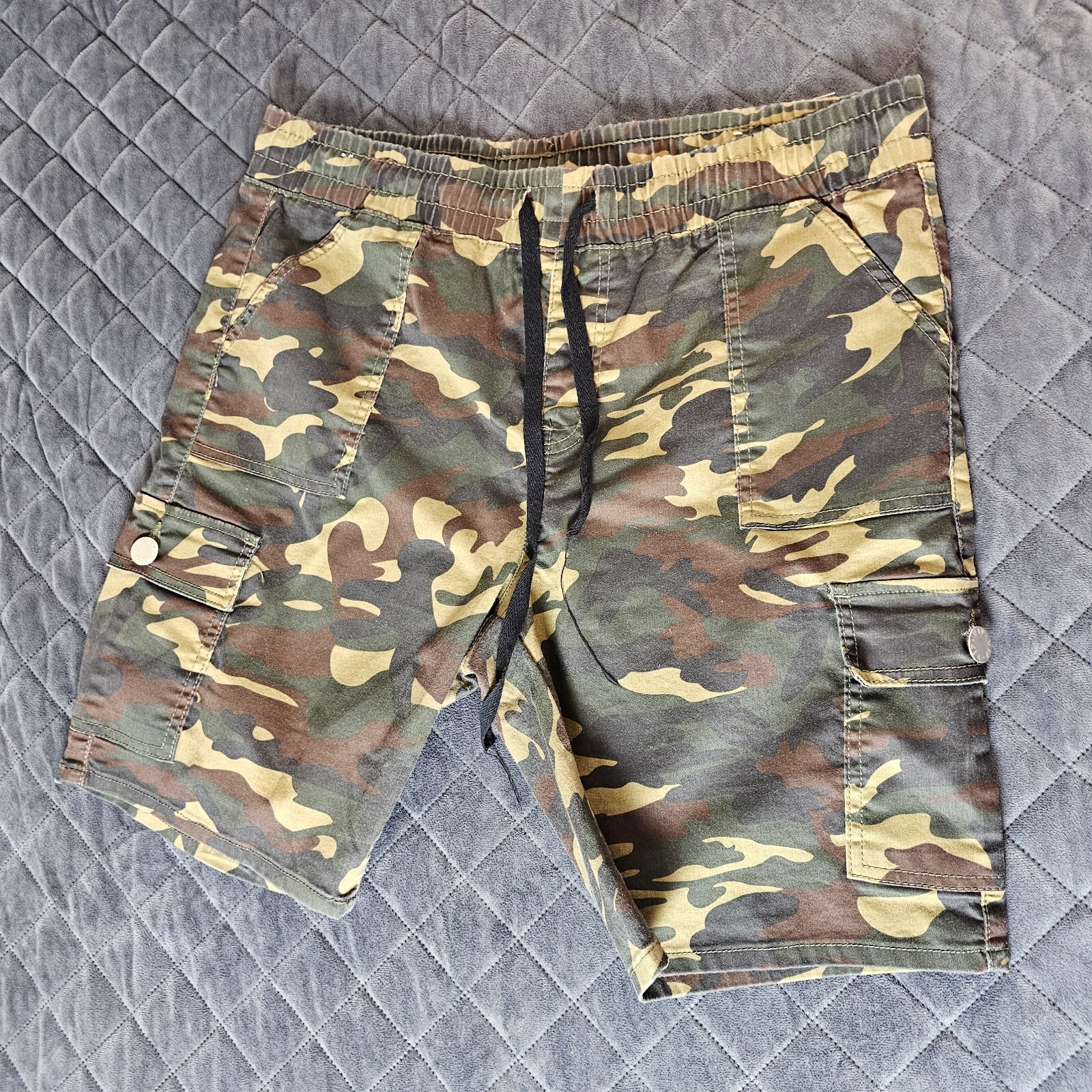 V.I.P Women's Cargo Shorts Camo Size 19/20 Elastic Waist