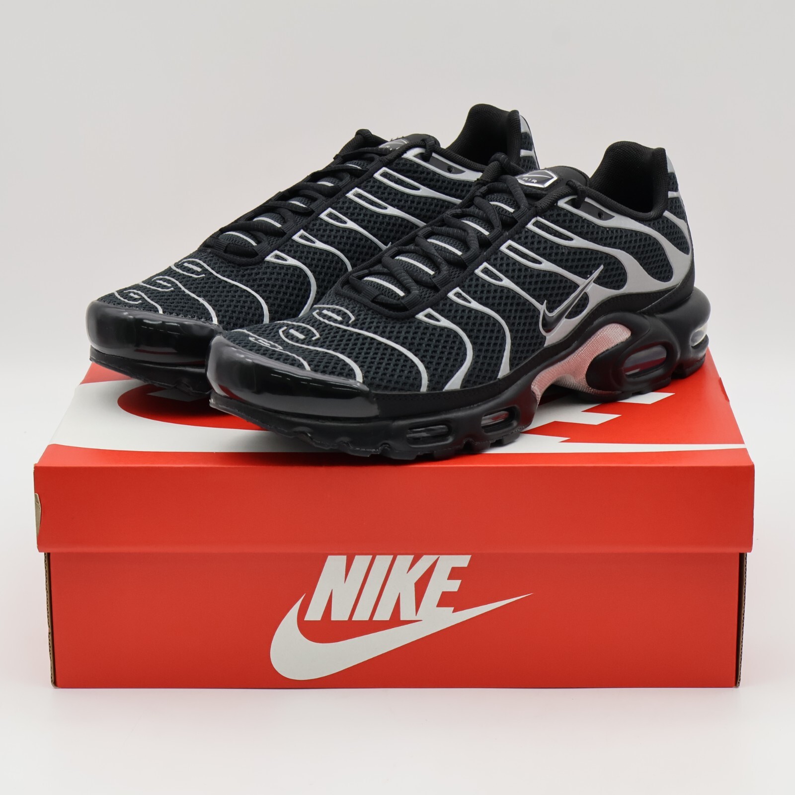HQ3029-001 Nike Air Max Plus Black Reflective Silver (Men's HQ3029-001 Nike Air Max Plus Black Reflective Silver (Men's