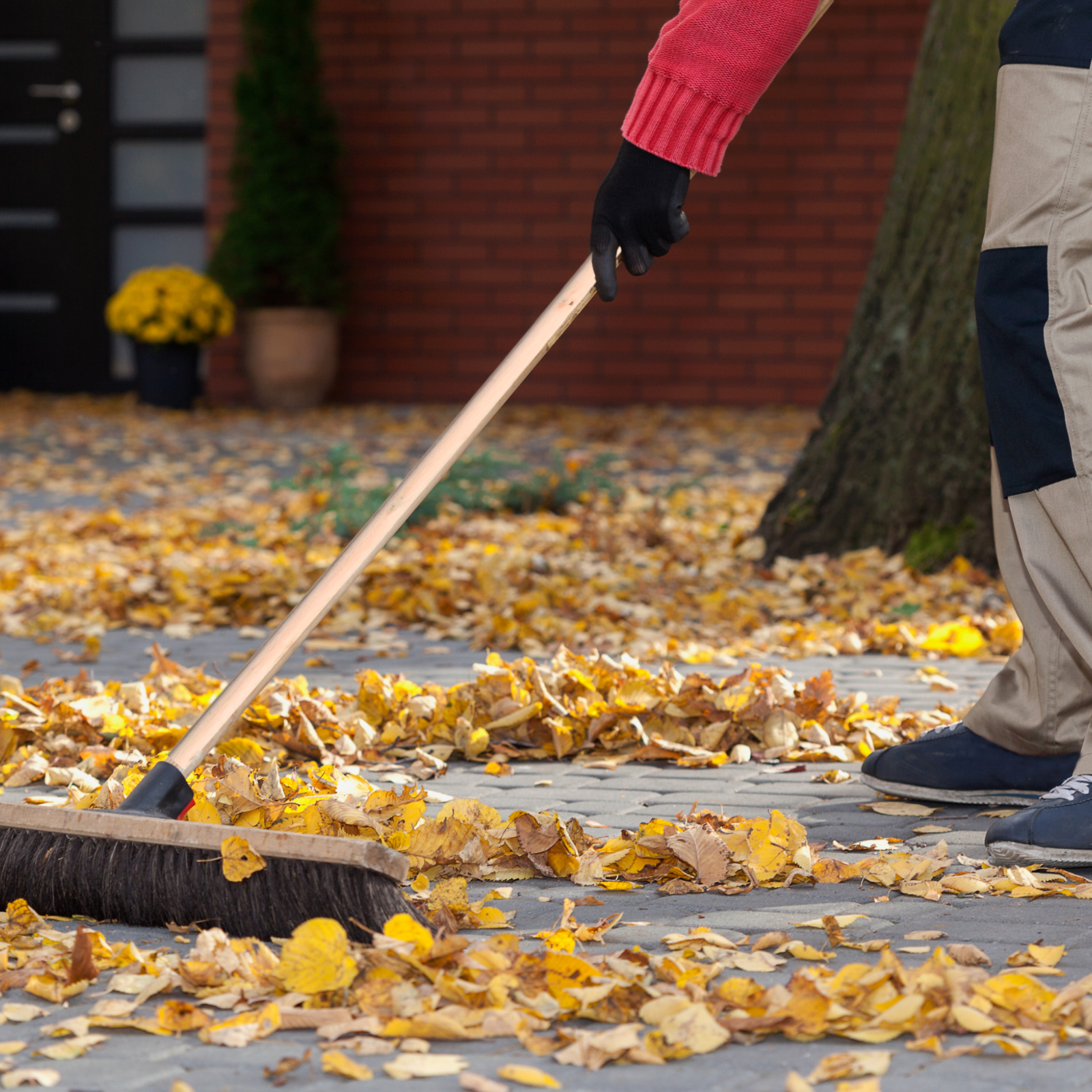Long Wooden Broom Handle Mop Snow Shovel 4Ft 120cm Outdoor Yard Replacement