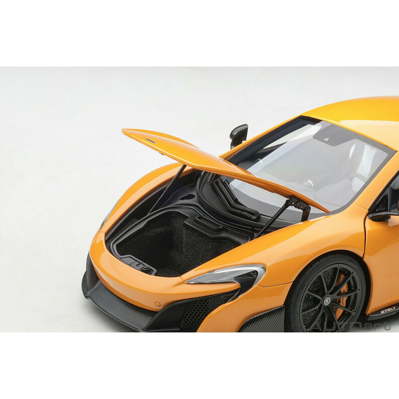 1/18 Mclaren 675LT McLaren Orange Composite Model Car By 1/18 Mclaren 675LT McLaren Orange Composite Model Car By