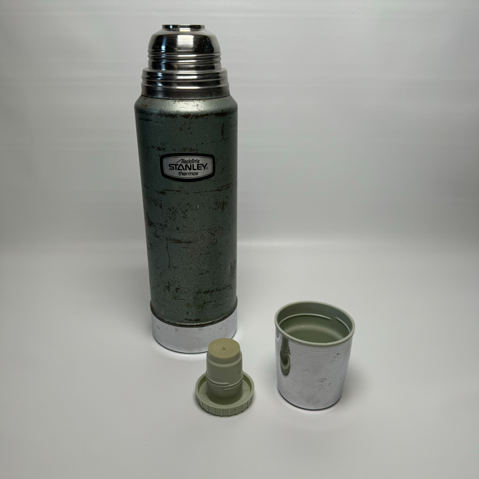 Vintage 1970s Aladdin Stanley Quart Green Metal Vacuum Thermos Bottle A-944C VTG