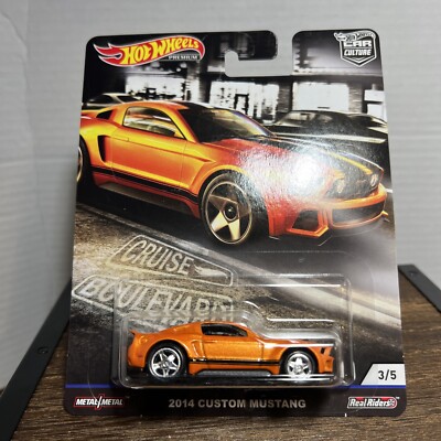 Hot Wheels Premium Car Culture Cruise Boulevard 2014 Custom Mustang Protector Ca