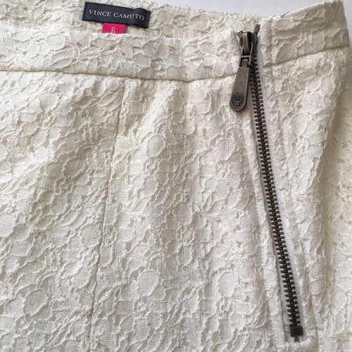 Vince Camuto white lace brocade skirt size 6 EUC