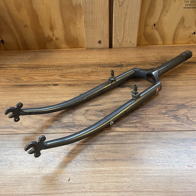 Vintage 1-inch 1&rdquo; Threaded Wide Lugged Crown 26 MTB Fork Short 146 Steerer Gray