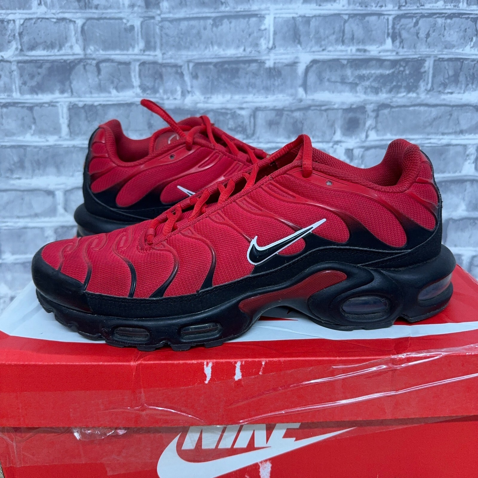 nike air max plus men red and black
