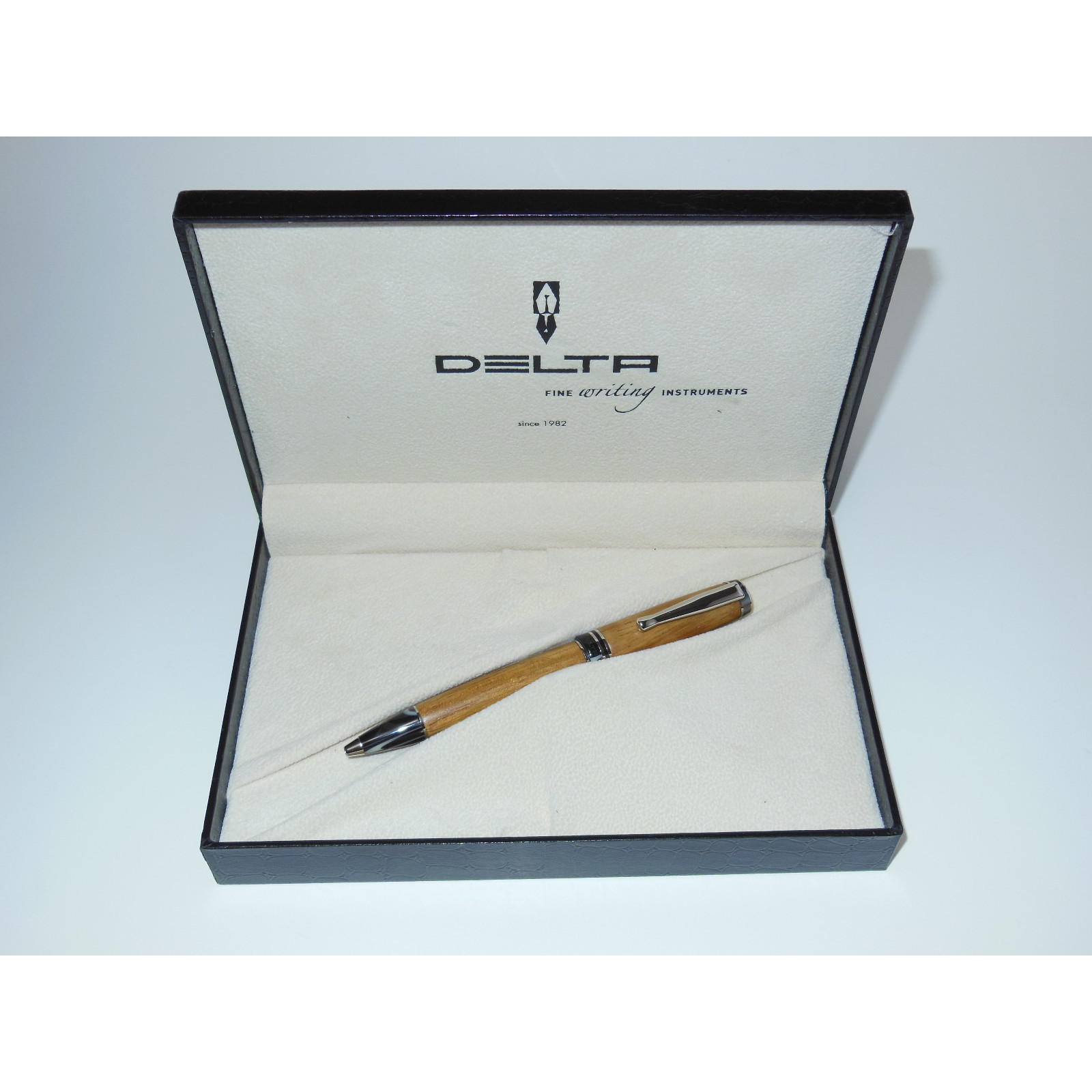 Used Delta Seawood Ballpoint Pen Light Iroko/Silver DS94016 sea wood swirl resin