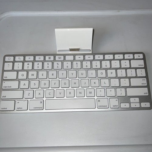 Apple iPad Keyboard Dock 30-Pin iPad 1st 2nd Generation - Model A1359