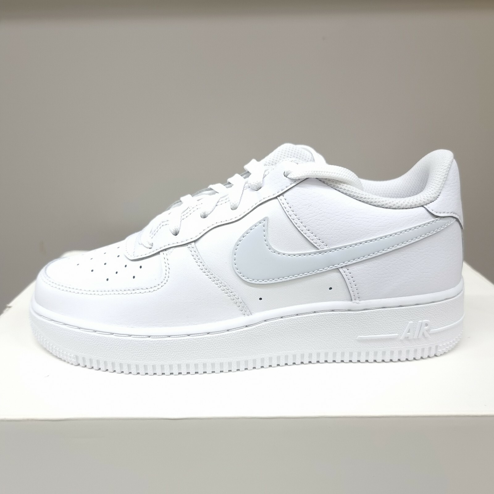 Nike Air Force 1 ホワイト　23センチ　レザー Amazon | [ナイキ] エア フォース 1 07 AIR FORCE 1 07 white