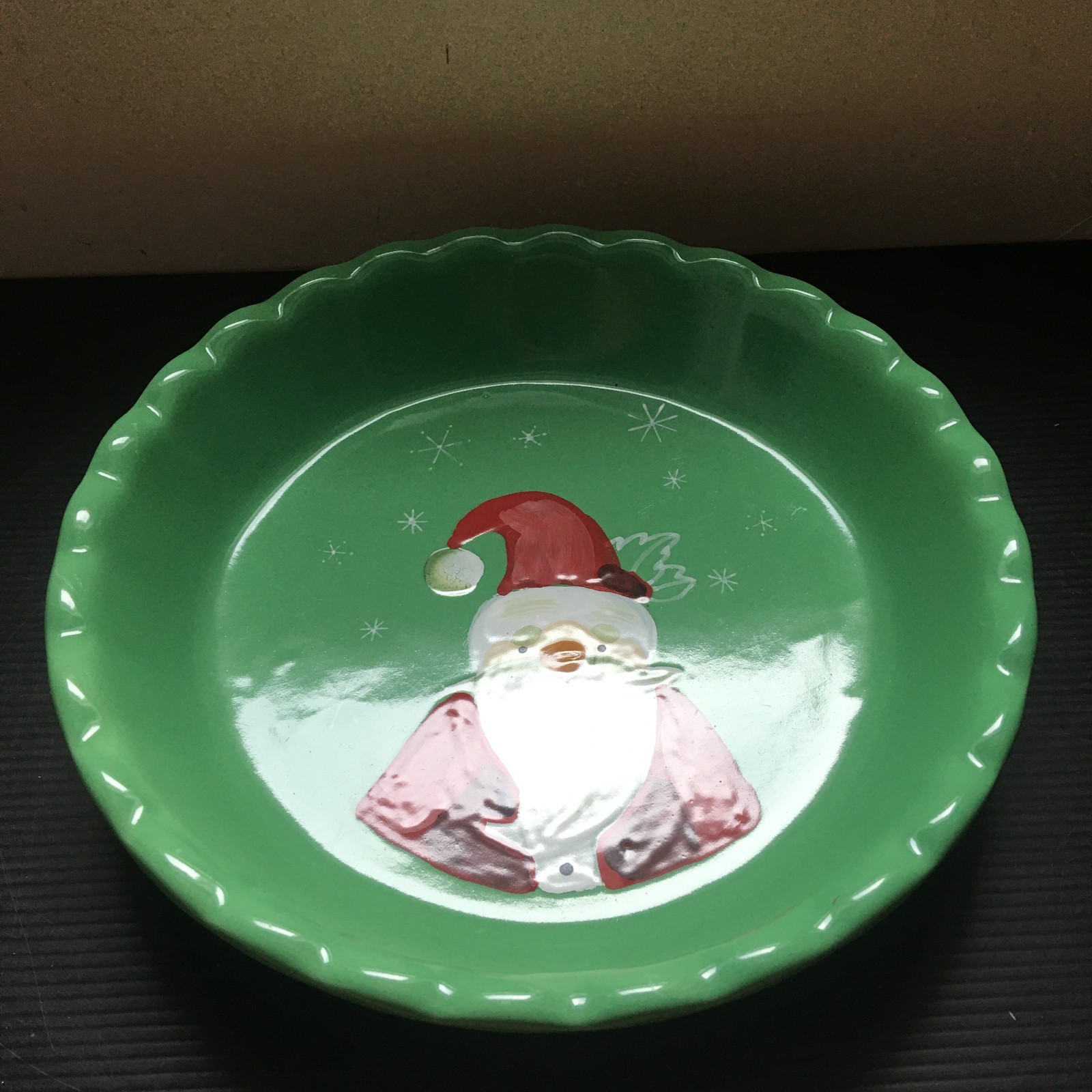 Christmas Santa Claus Holiday Tart Pie Dish Scalloped Edge Green Red White 10"D