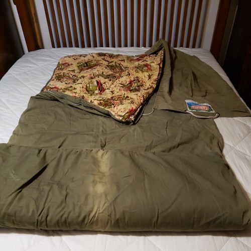 VTG Coleman Green Canvas Flannel Lined Ducks Hunting Sleeping Bag Bed